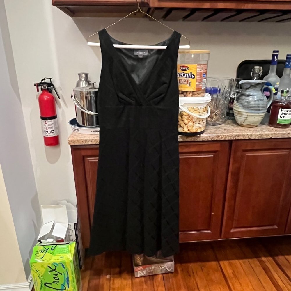 Liz Claiborne Black cotton jaquard dress size 4